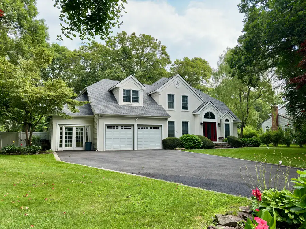 Well-maintained paved driveway leading to a beautiful home garden in Wilson County, Tennessee, showcasing Tristar Paving's expert craftsmanship